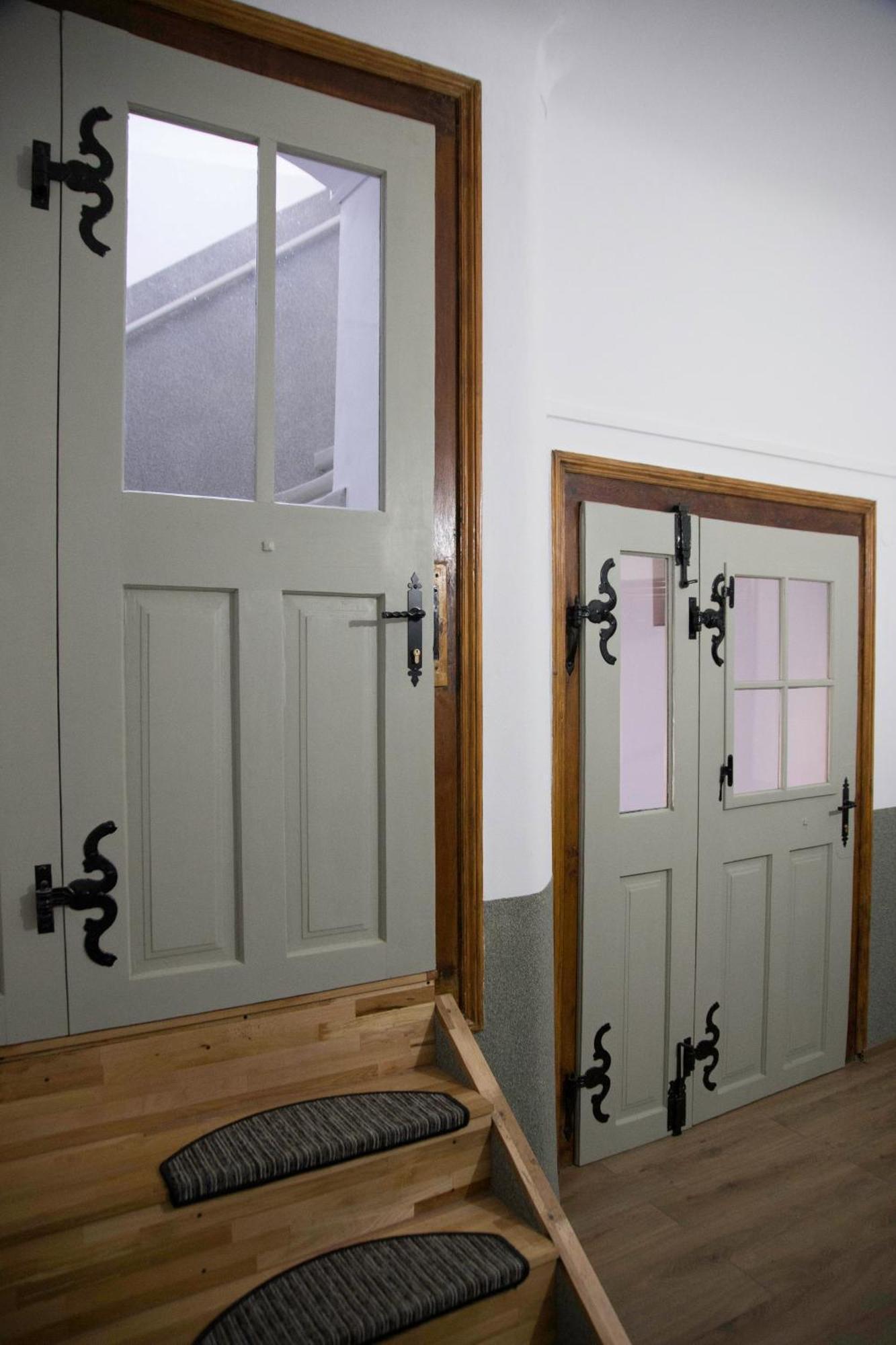 Apartment Seek And Hide - Little Emma's Hideaway